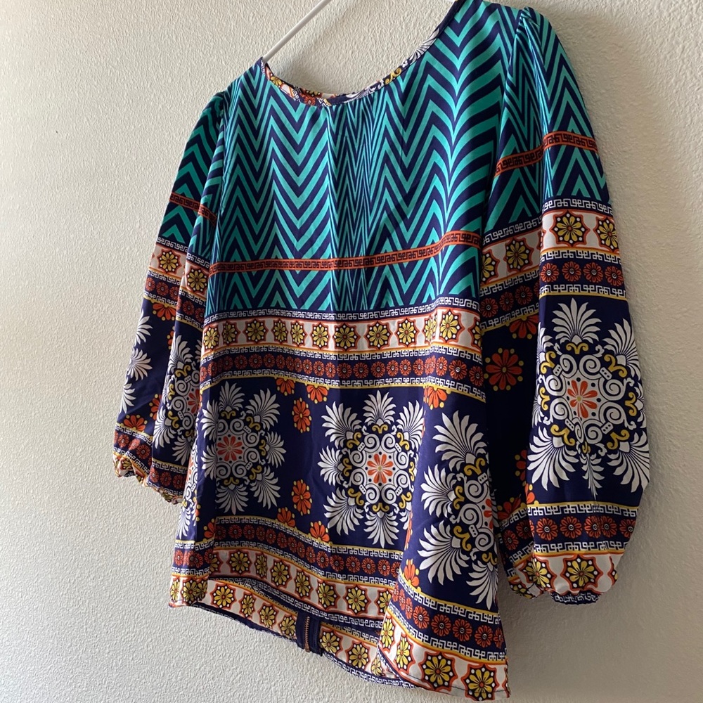 Unique Printed Top - Picture 2 of 9